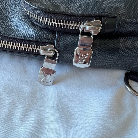 LOUIS VUITTON SLINGER MONOGRAM - Picture 2 of 7